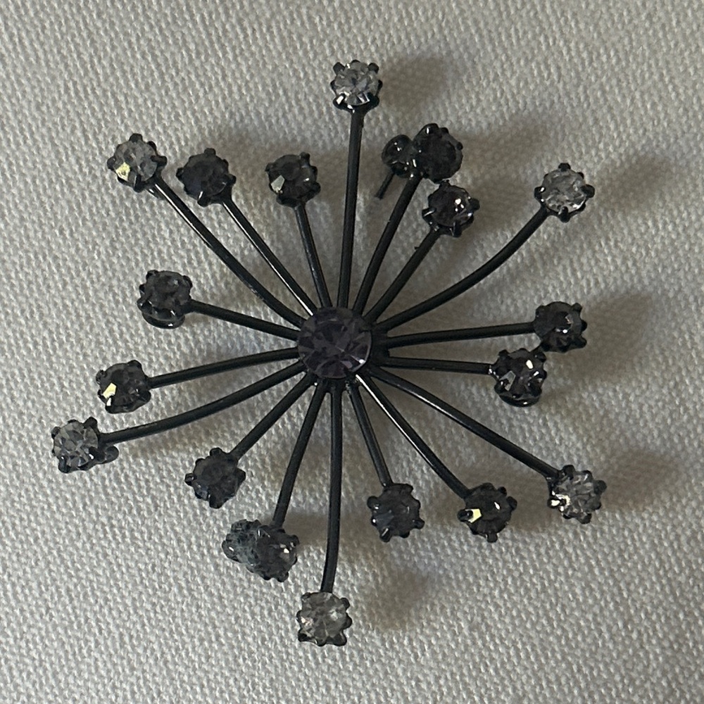 Vintage Sparkly Black and Silver Starburst Brooch